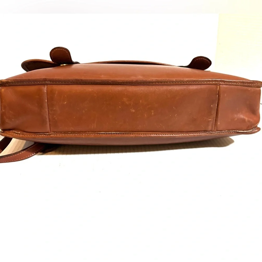 Coach unisex Classic Brown Leather messenger Bag